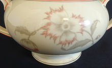 Lade das Bild in den Galerie-Viewer, 5er Set KAFFEEKANNE MIT DECKEL / MILCHKÄNNCHEN / ZUCKERDOSE MIT DECKEL - "Winifred" - Porzellan, Blumen / Linien Klassisch Dekor