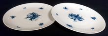 Lade das Bild in den Galerie-Viewer, 2er Set DESSERTTELLER "Studio Linie" "Blaue Rose" - Porzellan, Rosenstrauß Blumen Relief Dekor, Björn Wiinblad Designer