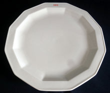 Lade das Bild in den Galerie-Viewer, SPEISETELLER "Studio Linie" - Porzellan, Eckige (Dodekagon) Runde Form, Einfärbiges Dekor, AEG Aufschrift