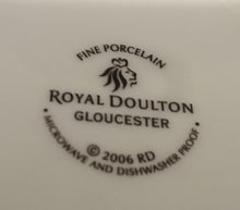 Lade das Bild in den Galerie-Viewer, UNTERTASSE - Fine Porzellan, Zweifärbiger Dekorrand