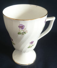 Lade das Bild in den Galerie-Viewer, KAFFEETASSE - Porzellan, Blumen Goldrand Dekor (2. Wahl)