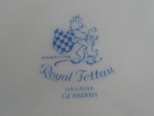 Lade das Bild in den Galerie-Viewer, 2er Set UNTERTASSEN - Porzellan, Blumen Goldrand Dekor (2. Wahl)