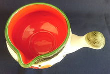 Lade das Bild in den Galerie-Viewer, SOßENGIEßER "Tirol" - Keramik / Steingut, Rosen Motiv Dekor, Handbemalt