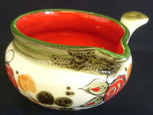 Lade das Bild in den Galerie-Viewer, SOßENGIEßER "Tirol" - Keramik / Steingut, Rosen Motiv Dekor, Handbemalt