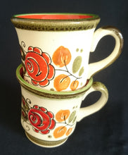 Lade das Bild in den Galerie-Viewer, 2er Set 2er KAFFEEGEDECKE "Tirol" - Keramik / Steingut, Rosen Motiv Dekor, Handbemalt