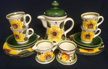 Lade das Bild in den Galerie-Viewer, 2er KAFFEEGEDECK - "Madeira" - Keramik / Steingut, Sonnenblumen Blüten Pflanzen Motiv Randdekor, Handbemalt