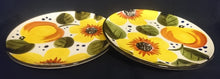 Lade das Bild in den Galerie-Viewer, 2er Set DESSERTTELLER "Madeira" - Keramik / Steingut, Sonnenblumen Blüten Pflanzen Motiv Randdekor, Handbemalt