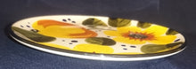 Lade das Bild in den Galerie-Viewer, 2er Set DESSERTTELLER "Madeira" - Keramik / Steingut, Sonnenblumen Blüten Pflanzen Motiv Randdekor, Handbemalt