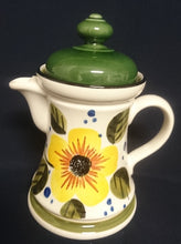 Lade das Bild in den Galerie-Viewer, 3er Set KAFFEEKANNE MIT DECKEL / MILCHKÄNNCHEN / ZUCKERDOSE OHNE DECKEL "Madeira" - Keramik / Steingut, Sonnenblumen Blüten Pflanzen Motiv Randdekor, Handbemalt
