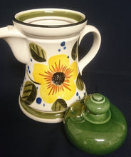 Lade das Bild in den Galerie-Viewer, 3er Set KAFFEEKANNE MIT DECKEL / MILCHKÄNNCHEN / ZUCKERDOSE OHNE DECKEL "Madeira" - Keramik / Steingut, Sonnenblumen Blüten Pflanzen Motiv Randdekor, Handbemalt