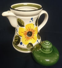 Lade das Bild in den Galerie-Viewer, 3er Set KAFFEEKANNE MIT DECKEL / MILCHKÄNNCHEN / ZUCKERDOSE OHNE DECKEL "Madeira" - Keramik / Steingut, Sonnenblumen Blüten Pflanzen Motiv Randdekor, Handbemalt