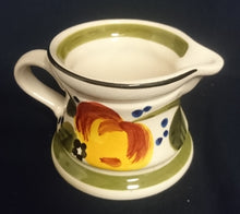 Lade das Bild in den Galerie-Viewer, 2er Set MILCHKÄNNCHEN & ZUCKERDOSE OHNE DECKEL "Madeira" - Keramik / Steingut, Sonnenblumen Blüten Pflanzen Motiv Randdekor, Handbemalt