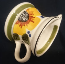 Lade das Bild in den Galerie-Viewer, MILCHKÄNNCHEN "Madeira" - Keramik / Steingut, Sonnenblumen Blüten Pflanzen Motiv Randdekor, Handbemalt