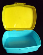 Lade das Bild in den Galerie-Viewer, BROTDOSEN -BOX "Emoji" - Kunststoff, Emoji Smiley Grafische Ausdruck Motiv Dekor, Verschließ- & Aufklappbar