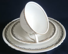 Lade das Bild in den Galerie-Viewer, 2er Set 3er TEEGEDECKE - Porzellan, Goldrand Linien Abstrakt Ranken Girlanden Motiv Dekor