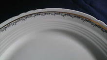 Lade das Bild in den Galerie-Viewer, DESSERTTELLER - Porzellan, Goldrand Linien Abstrakt Ranken Girlanden Motiv Dekor