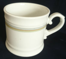 Lade das Bild in den Galerie-Viewer, KAFFEETASSE - Porzellan, Linien Streifen Relief Henkel Motiv Form Dekor