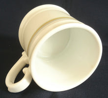 Lade das Bild in den Galerie-Viewer, KAFFEETASSE - Porzellan, Linien Streifen Relief Henkel Motiv Form Dekor