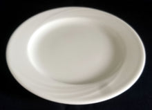 Lade das Bild in den Galerie-Viewer, 2er Set DESSERTTELLER - Porzellan, Einfärbiges Wellen Dekor