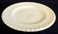 Lade das Bild in den Galerie-Viewer, DESSERTTELLER - Porzellan, Wellenartig Einfärbiges Dekor
