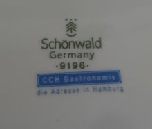 Lade das Bild in den Galerie-Viewer, DESSERTTELLER - Porzellan, Wellenartig Einfärbiges Dekor