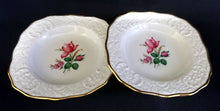 Lade das Bild in den Galerie-Viewer, 4er Set ABLAGETELLERCHEN - Porzellan, Rosen Motiv Goldrand Relief Dekor