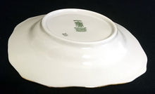 Lade das Bild in den Galerie-Viewer, 4er Set ABLAGETELLERCHEN - Porzellan, Rosen Motiv Goldrand Relief Dekor