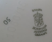 Lade das Bild in den Galerie-Viewer, BLUMENVASE - Porzellan, Goldrand Kreise Geometrische Symbole Relief Motiv Dekor