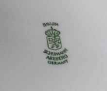 Lade das Bild in den Galerie-Viewer, 2er Set SPEISETELLER - Porzellan, Silberrand Linien Dekor