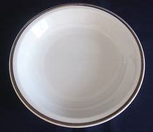 Lade das Bild in den Galerie-Viewer, SUPPENTELLER - Porzellan, Silberrand Linien Dekor