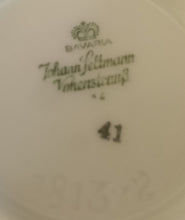 Lade das Bild in den Galerie-Viewer, BLUMENVASE - Porzellan, Goldrand Kreise Abstrakt Dekor