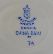 Lade das Bild in den Galerie-Viewer, UNTERTASSE - Porzellan, Asiatischer Garten Flora Blumen Pflanzen Abstrakt Motiv Goldrand Dekor