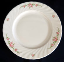 Lade das Bild in den Galerie-Viewer, DESSERTTELLER - Porzellan, Flora Ranken Pflanzen Rosenblumen Blüten Relief Motiv Dekor