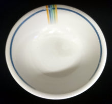Lade das Bild in den Galerie-Viewer, MITTELGROßE BEILAGENSCHÜSSEL - Porzellan, Blauer Rand Regenbogenfarben Striche Linien Dekor