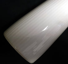 Lade das Bild in den Galerie-Viewer, BLUMENVASE "Monika" - Porzellan, Linien Geriffeltes Dekor