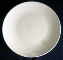 Lade das Bild in den Galerie-Viewer, SPEISETELLER - Porzellan, Einfärbiges Geriffeltes Dekor