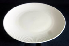 Lade das Bild in den Galerie-Viewer, SPEISETELLER - Porzellan, Einfärbiges Geriffeltes Dekor