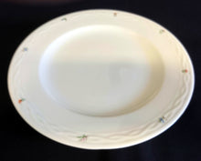 Lade das Bild in den Galerie-Viewer, SPEISETELLER - Porzellan, Blumenblüten Pflanzen Zopfartig Relief Dekor