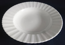 Lade das Bild in den Galerie-Viewer, SUPPENTELLER - Porzellan, Einfärbiger Gewölbter Rand Dekor