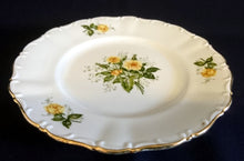 Lade das Bild in den Galerie-Viewer, DESSERTTELLER "Theresio" - Porzellan, Goldrand Relief Rosenstrauß Blumenblüten Pflanzen Motiv Dekor