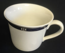 Lade das Bild in den Galerie-Viewer, KAFFEETASSE "Classica" - Porzellan, Geometrischer X Kreuz Rand Dekor