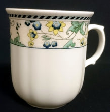 Lade das Bild in den Galerie-Viewer, KAFFEETASSE - Porzellan, Flora Blumen Blüten Pflanzen Ranken Gestreifte Linien Abstrakt Motiv Dekor