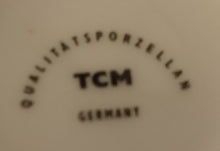 Lade das Bild in den Galerie-Viewer, KAFFEETASSE - Porzellan, Flora Blumen Blüten Pflanzen Ranken Gestreifte Linien Abstrakt Motiv Dekor