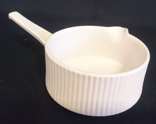 Lade das Bild in den Galerie-Viewer, BUTTERWÄRMER - Keramik / Steingut, Linien Streifen Balken Dekor