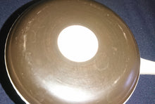 Lade das Bild in den Galerie-Viewer, BUTTERWÄRMER - Keramik / Steingut, Linien Streifen Balken Dekor