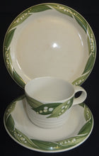 Lade das Bild in den Galerie-Viewer, DESSERTTELLER - Porzellan, Maiglöckchen-Blumen Dekor