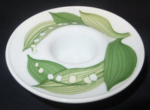 Lade das Bild in den Galerie-Viewer, 3er Set EIERBECHER - Porzellan, Maiglöckchen-Blumen Dekor