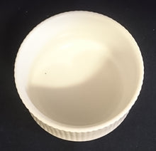 Lade das Bild in den Galerie-Viewer, CREME BRULEE SCHALE - Keramik / Steingut, Linien Streifen Balken Dekor