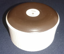 Lade das Bild in den Galerie-Viewer, CREME BRULEE SCHALE - Keramik / Steingut, Linien Streifen Balken Dekor