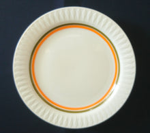 Lade das Bild in den Galerie-Viewer, SPEISETELLER - Porzellan, Linien Tropfenform Relief Dekor